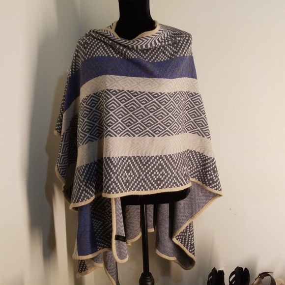 Francesca's Ruana ONE SIZE - Picture 3 of 8